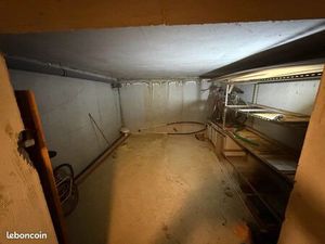 Grand box de stockage de plain pied 20 m carrés environ