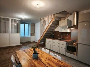 Maison avec cour  3 chambres  entièrement rénové