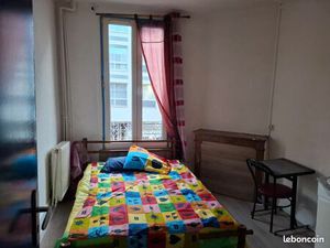 Chambre d’hôtel meublée – 13 m² – jusqu’à 2 personnes – 700 CC