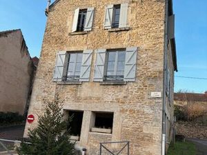 À louer – F3 rénové (67 m²) – 1er étage  Vézelien Logement communal – disponible immédiate