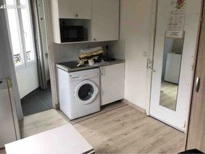 Beau studio avec électricité compris