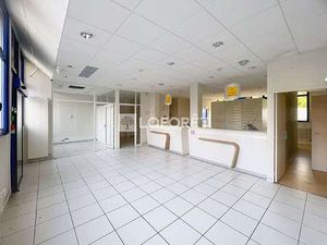 Location Bureaux et commerces à La Gacilly (56200) : à louer / 147m² La Gacilly