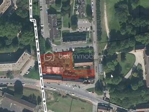 Terrain de 2 008 m² à Pontpoint