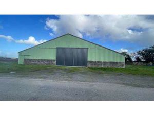 Vente Garage et parking à Lanhouarneau (29430) : à vendre / 625m² Lanhouarneau