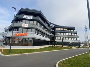 A LOUER / Ensemble à vocation mixte