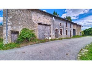 Maison à rénover avec potentiel et dépendances