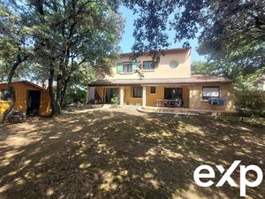 Maison avec garage et piscine