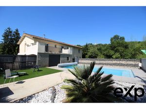 Belle maison individuelle avec sous-sol complet – Piscine –