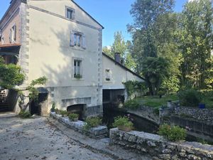 Moulin rénové avec goût et ses jolis volumes