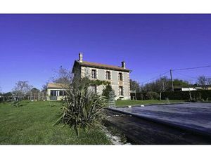 Belle maison de campagne rénovée avec piscine à Saint Girons