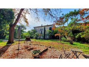 Maison de Maître avec garage et jardin