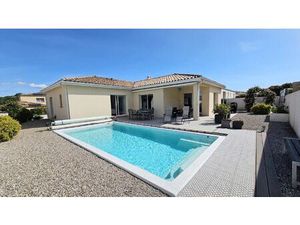 Villa recente avec garage et piscine et parking pour camping-car