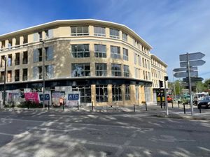 Bureaux 2 pièces 76 m² à louer aix-en-provence 13090 ? | ERA Immobilier