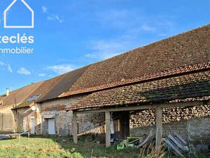 Pour amateurs de rénovation : maison d'habitation et dépendances