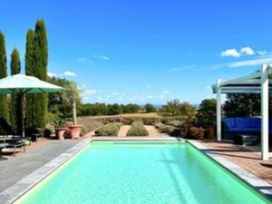 Maison de luxe de 11 pièces en vente à Montaiguët-en-Forez  France