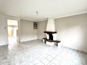 SAINT NAZAIRE-MAISON DE 57m2-3 PIÈCES-TERRAIN 261m2-GARAGE-PLACES DE PARKING POSSIBLE PROF