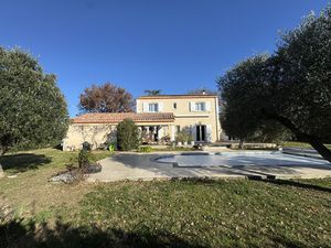 MAISON 4 CHAMBRES AVEC PISCINE ET GARAGE DOUBLE