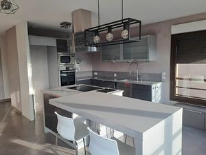 Appartement 3 chambres moderne avec terrasse  Cuisine équipée   Rangements sur mesure