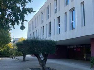 Location bureau LE CRES 211 m²