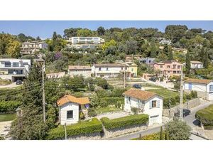 Charmante propriété avec vue mer à rénover à Mougins