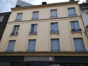 Immeuble de rapport avec 3 appartements  caves  grenier 19000 TULLE