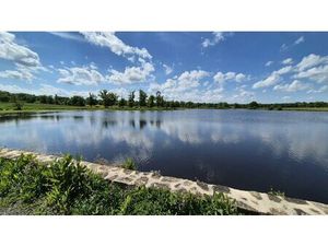 Etang de 7 5 ha sur 17 ha de terrain et projet possible d'accu