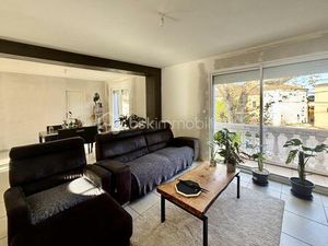 A saisir maison de ville avec trois chambres et un garage à 5 minutes de Montélimar