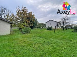 A VENDRE - POUILLY-LES-NONAINS - MAISON AVEC TROIS CHAMBRES  DEUX GARAGES ET GRAND TERRAIN