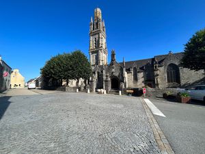 A LOUER  centre de Lampaul-Guimiliau  duplex 1 chambre
