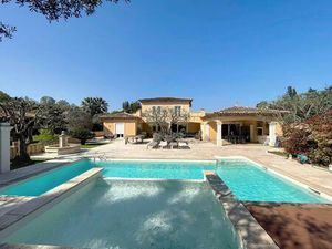 Magnifique Villa avec annexes et piscine