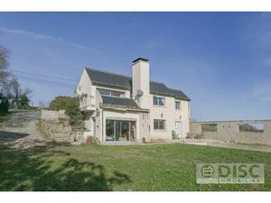 Maison récente avec jardin et dépendances