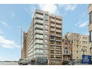 Gemeubelde studio met zeezicht