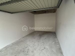 Parking de 13 16 m² à Moyeuvre-Grande