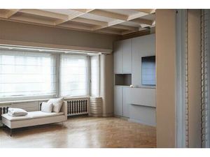 Unieke woning met terras en karaktervolle details.