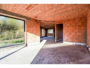 Halfopen casco woning op 326 m² op rustige ligging