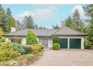 Gelijkvloerse villa op 1602m² op de