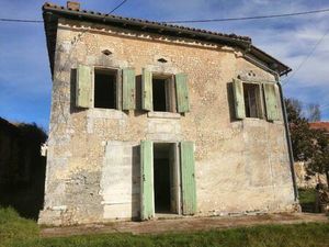 Maison à rénover  8000 m² de terrain