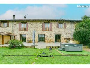 Maison 7 pièces 255 m²