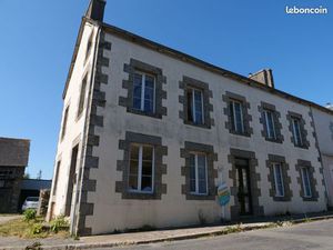Maison de bourg sur deux étages à Uzel