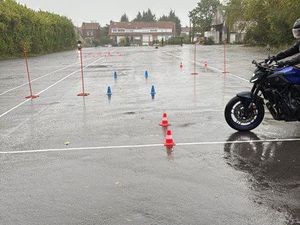Cherche terrain pour piste moto école
