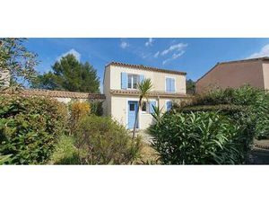 Petite villa R+1 dans une résidence sécurisée avec piscine