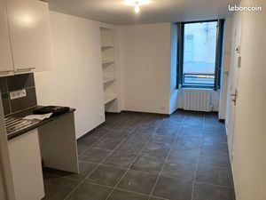 A louer petit 2 piècesT3 centre Etréchy avec possibilité de parking