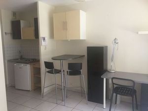 Location appartement 1 pièce 25 m² à Aix-en-Provence (13080)