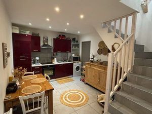 ? Maison lumineuse de 50 m²  meublée  avec balcon et mezzanine. Climatisation et volets él