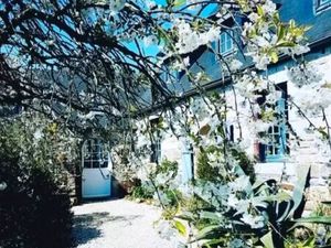 Maison en pierre meublée – 7 pièces – 140 m² – 4 chambres – 1 étage – Grand jardin – Sauna