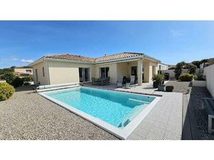Villa recente avec garage et piscine et parking pour camping-car