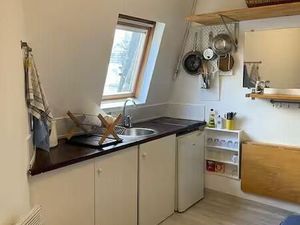 Location Chambre de bonne - 10m2 445 charges comprises - Paris 10eme