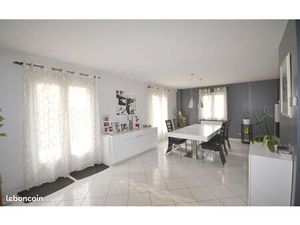 Garage de 24m² avec porte automatique  buanderie-chaufferie  fenêtres en PVC double vitrag