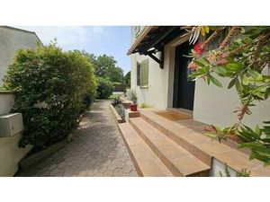 Villa T5 entièrement rénovée avec garage et jardin