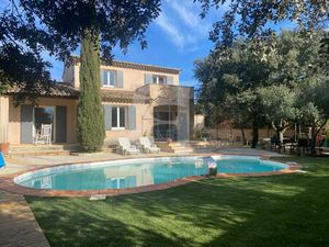Villa avec piscine dans la région de Grignan